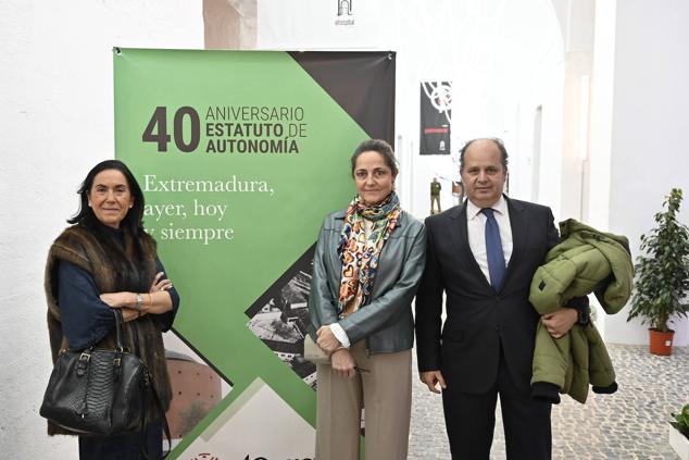 Teresa Baz, Carmen Touchard y Jaime Fenández del Diario HOY