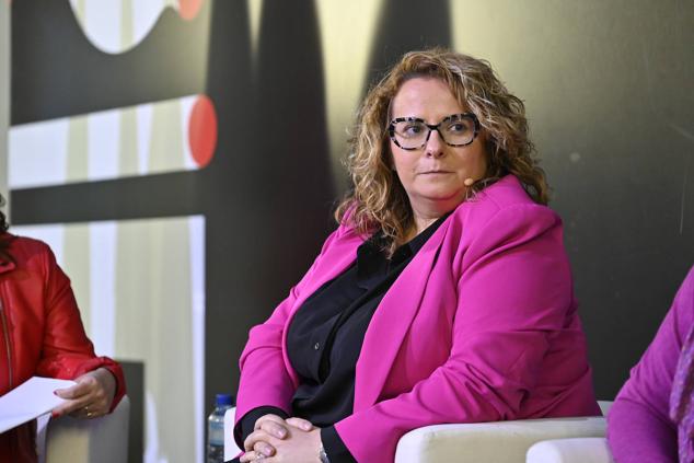 Cistina Valadés, diputada de Igualdad, durante la mesa redonda. 
