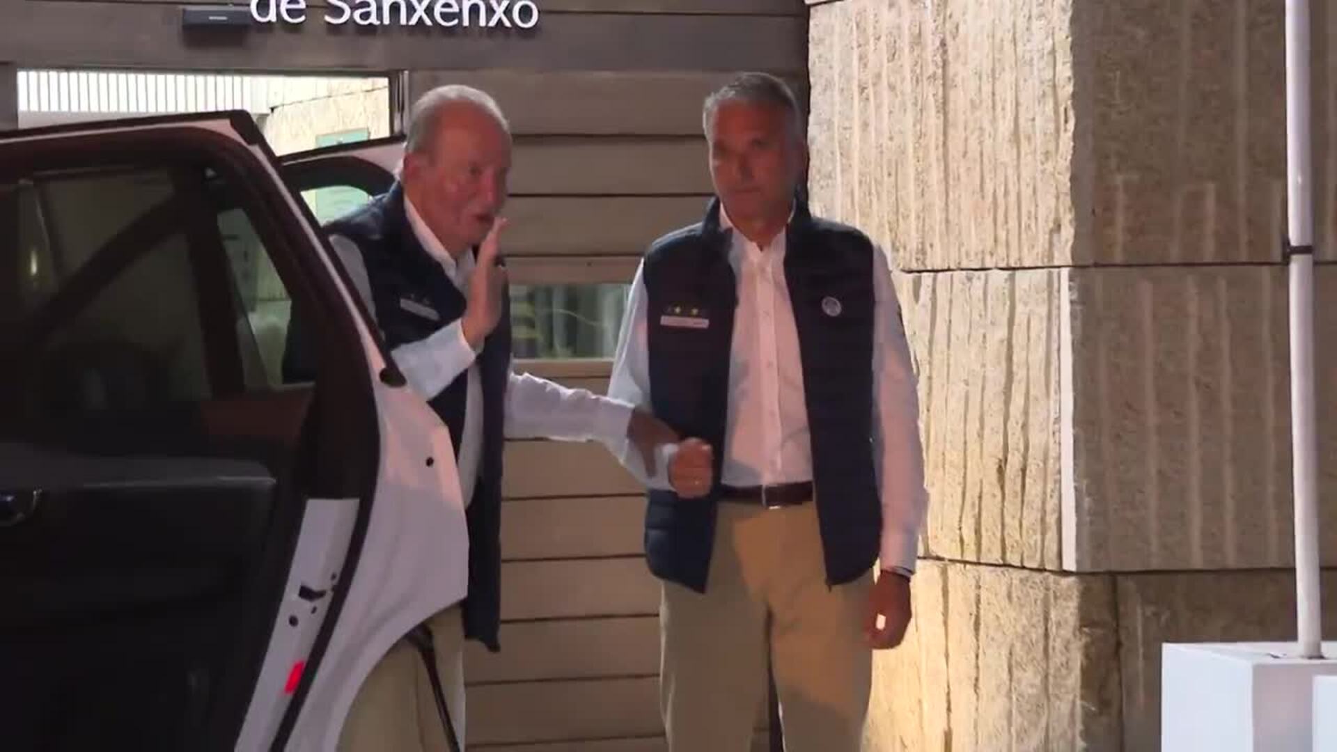La surrealista visita que ha recibido el Rey Juan Carlos en Sanxenxo