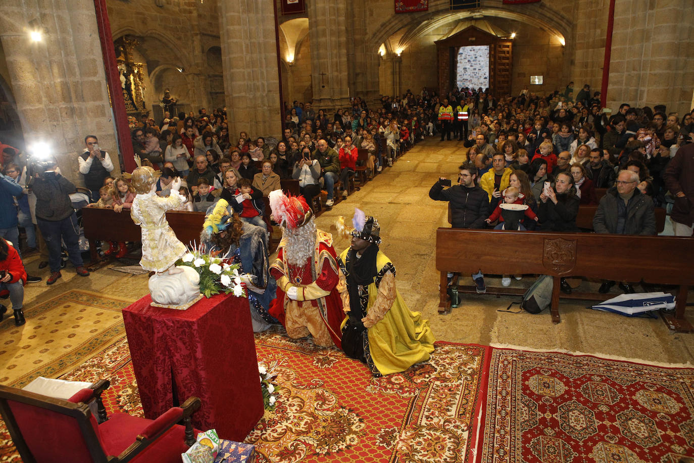 Cálida bienvenida a los Reyes Magos en la concatedral de Santa María de Cáceres