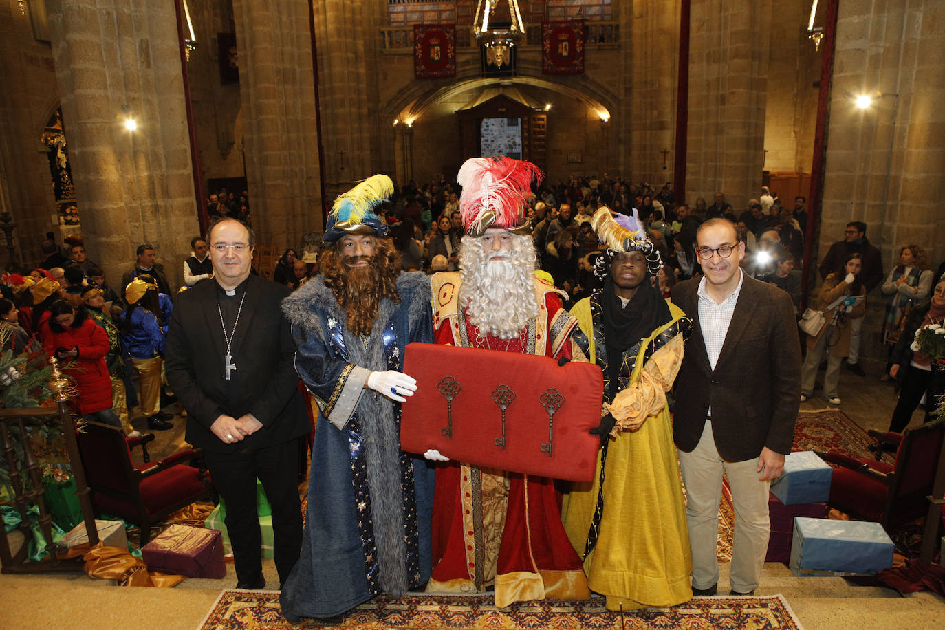 Cálida bienvenida a los Reyes Magos en la concatedral de Santa María de Cáceres