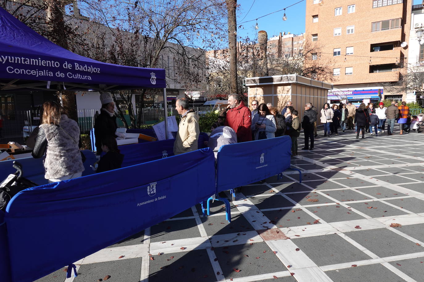 El reparto de roscón en Badajoz, en imágenes