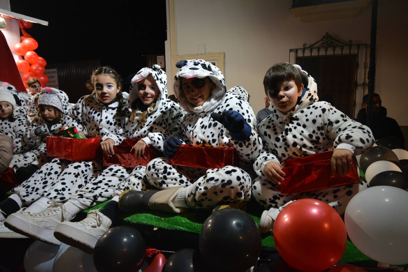 Las calles de Fregenal abarrotadas al paso de los Reyes Magos