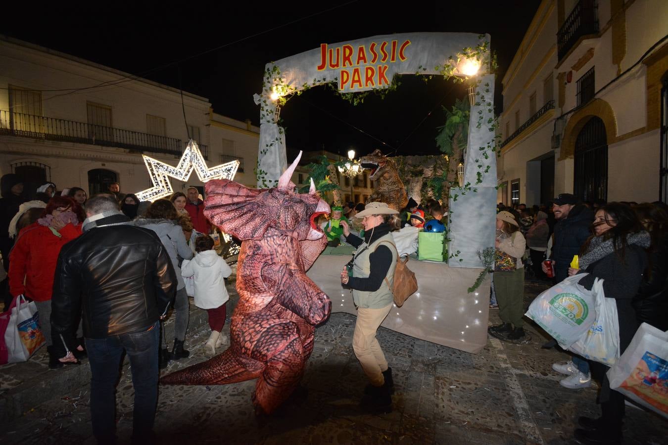 Las calles de Fregenal abarrotadas al paso de los Reyes Magos