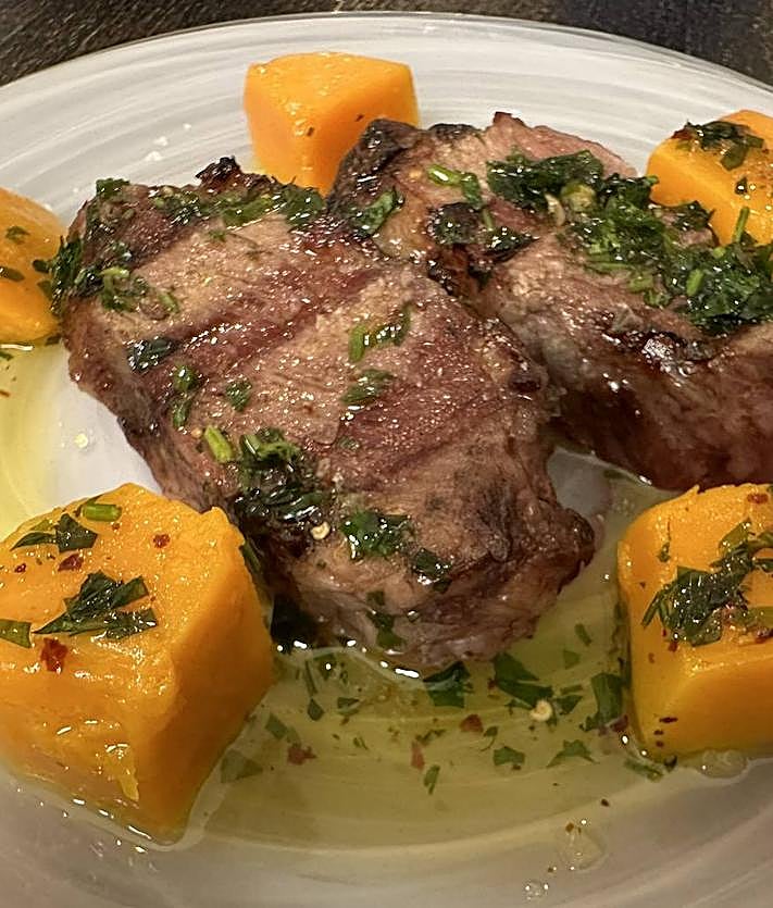 Imagen secundaria 2 - Foie, puerros y presa con calabaza.