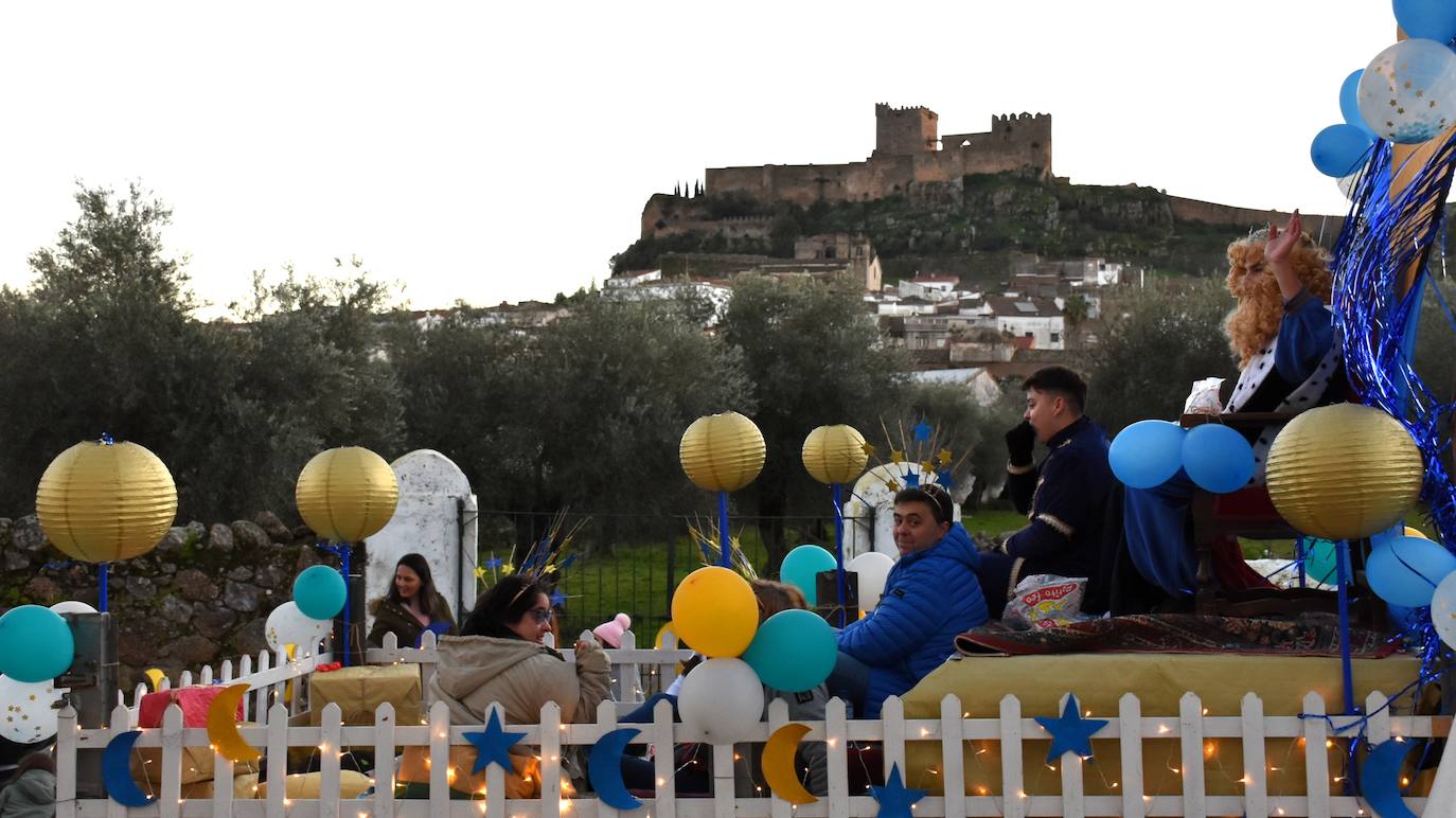 Los Magos de Oriente llenan Alburquerque de ilusión