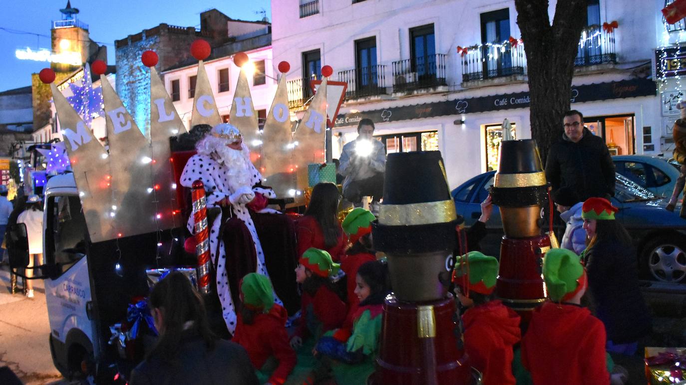 Los Magos de Oriente llenan Alburquerque de ilusión