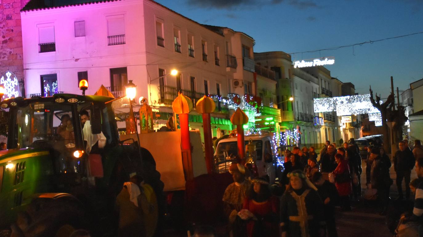 Los Magos de Oriente llenan Alburquerque de ilusión