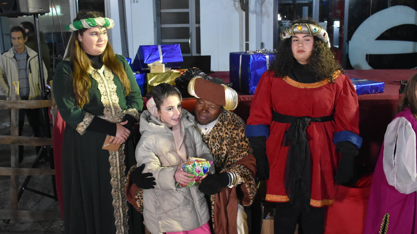 Los Magos de Oriente llenan Alburquerque de ilusión