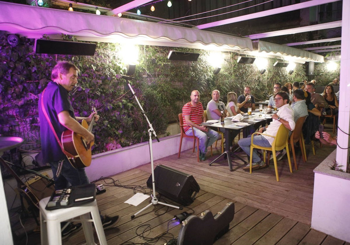 Concierto veraniego en el Mastropiero, un local que cambia de manos.