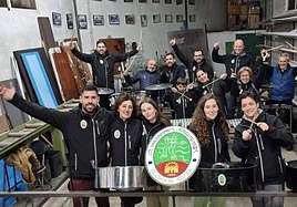 Los percusionistas de los danzarines en el primer ensayo tras el parón de Navidad.