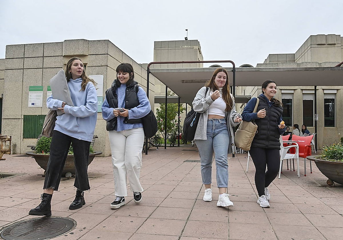 El coste para la UEx por la cotización de sus alumnos superará los 200. ...