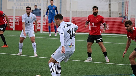 El colista Montijo sorprende al colíder
