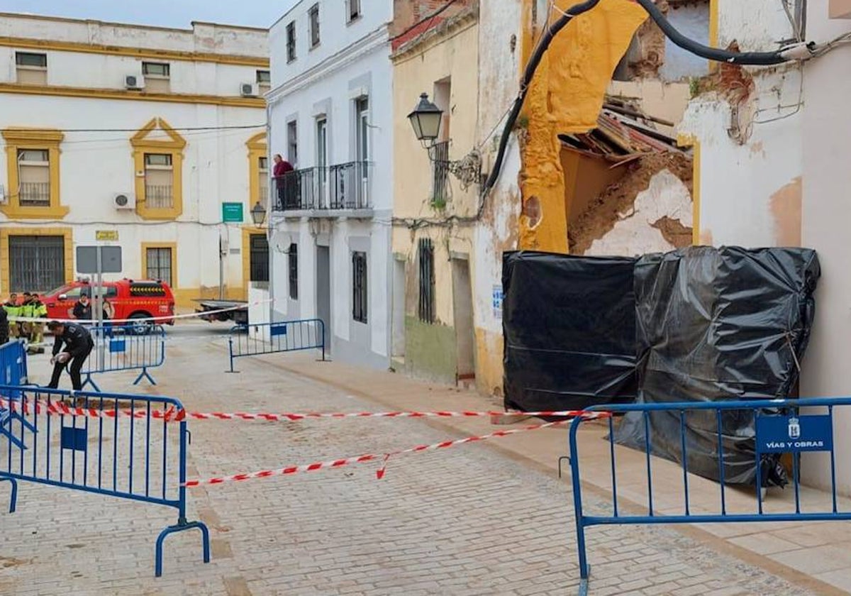 fachada de la casa de agua que cae