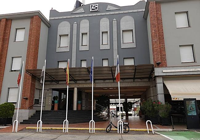Hotel Río, junto al puente de la Universidad.