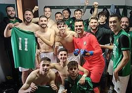 Celebración de la victoria en los vestuarios, el pasado domingo 14 de enero.