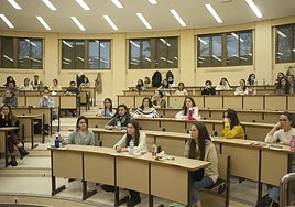 Imagen de archivo de un examen del MIR, minutos antes de empezar la prueba.