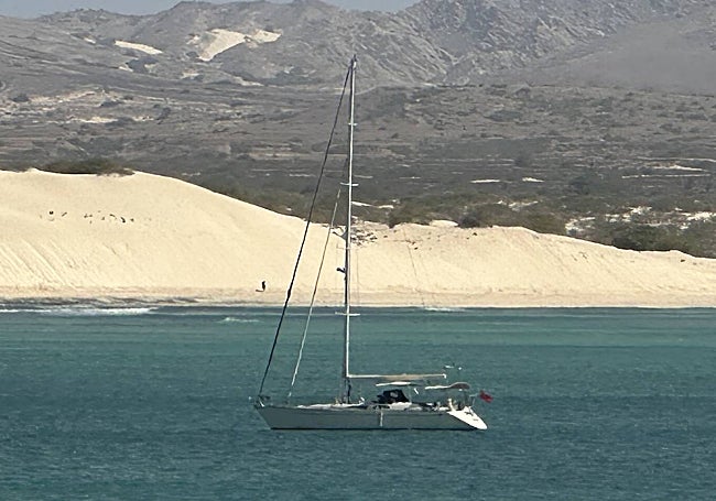 El barco es un Baltic construido hace 32 años de 16 metros de eslora.