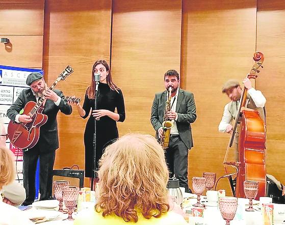 Swing ton ni son en un acto de Ascemi.