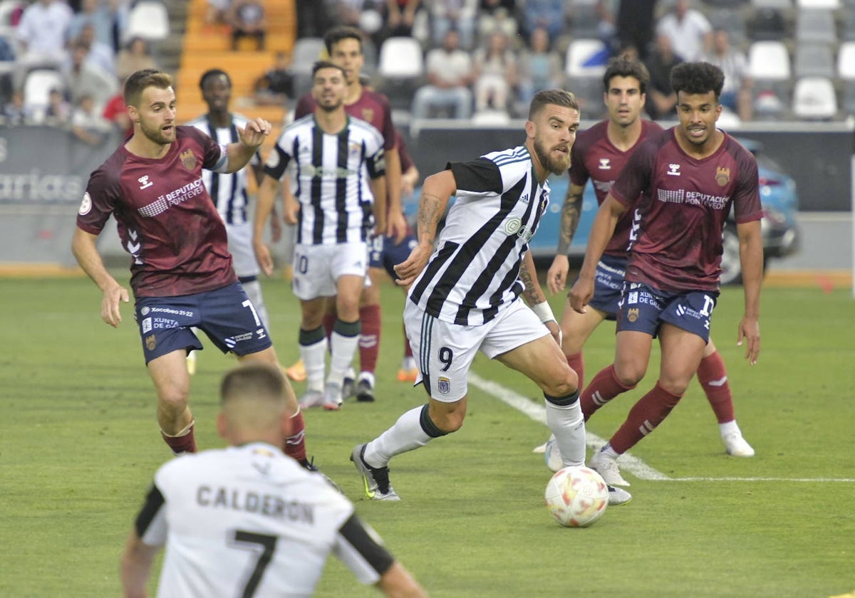 Ferrón marcó el único gol del partido que dio la victoria al Badajoz ante el Pontevedra.