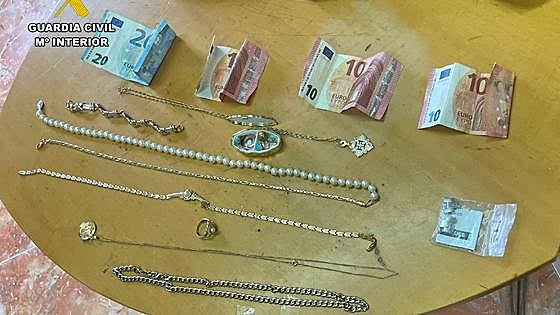 Detenido por robar joyas y dinero en una vivienda de Campillo de Deleitosa con sus moradores dentro