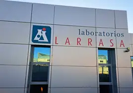 Exterior de las instalaciones de la empresa de investigación en el polígono industrial de La Albuera.