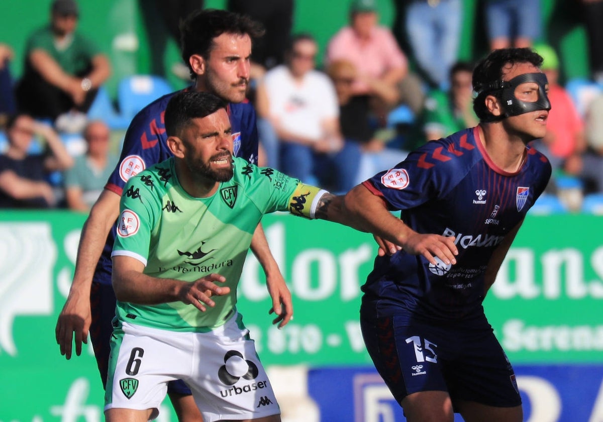 Pajuelo en una acción del partido de la pasada temporada que terminó con triunfo serón.