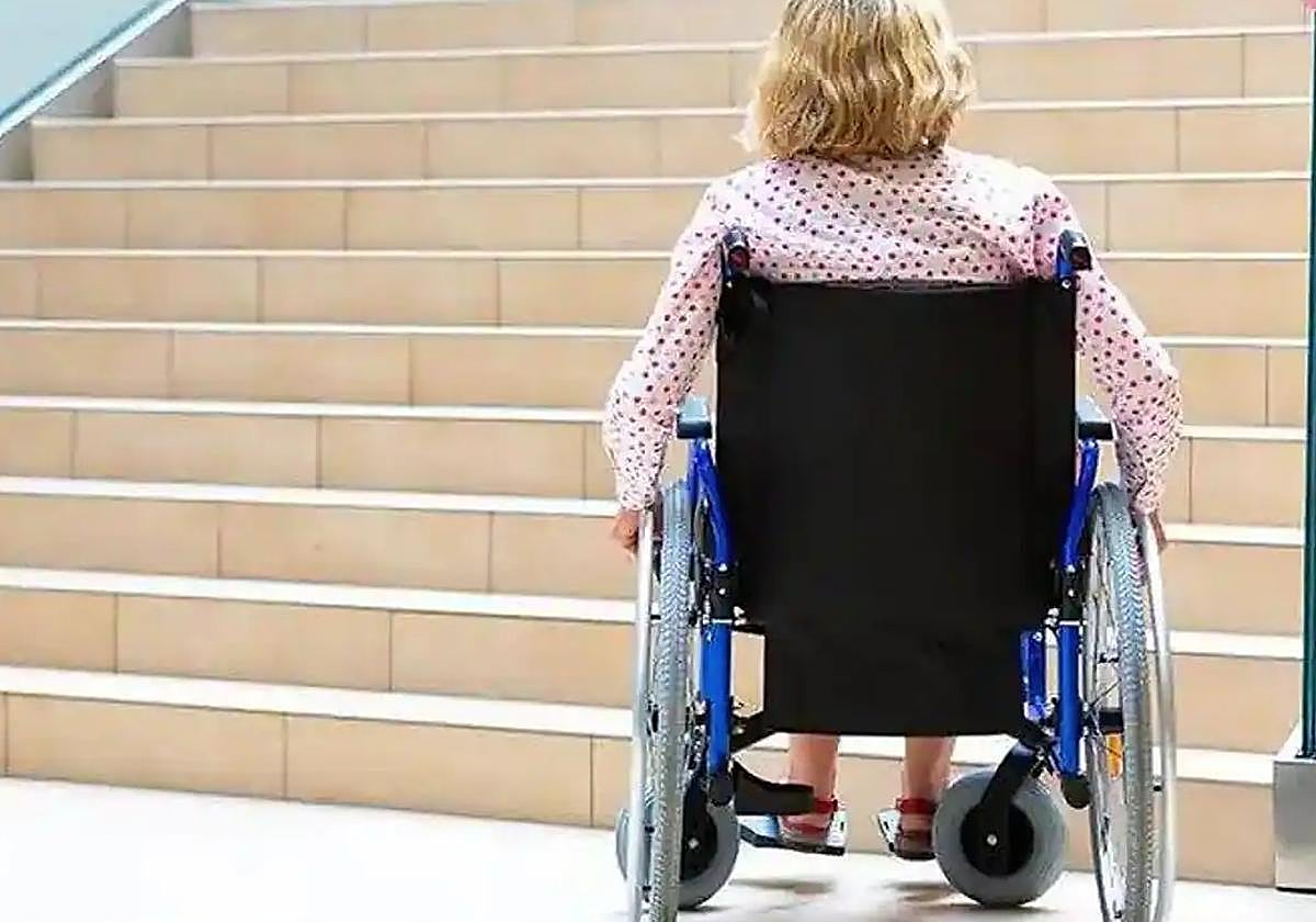 Extremadura tarda dos años en valorar el grado de discapacidad, el mayor retraso del país