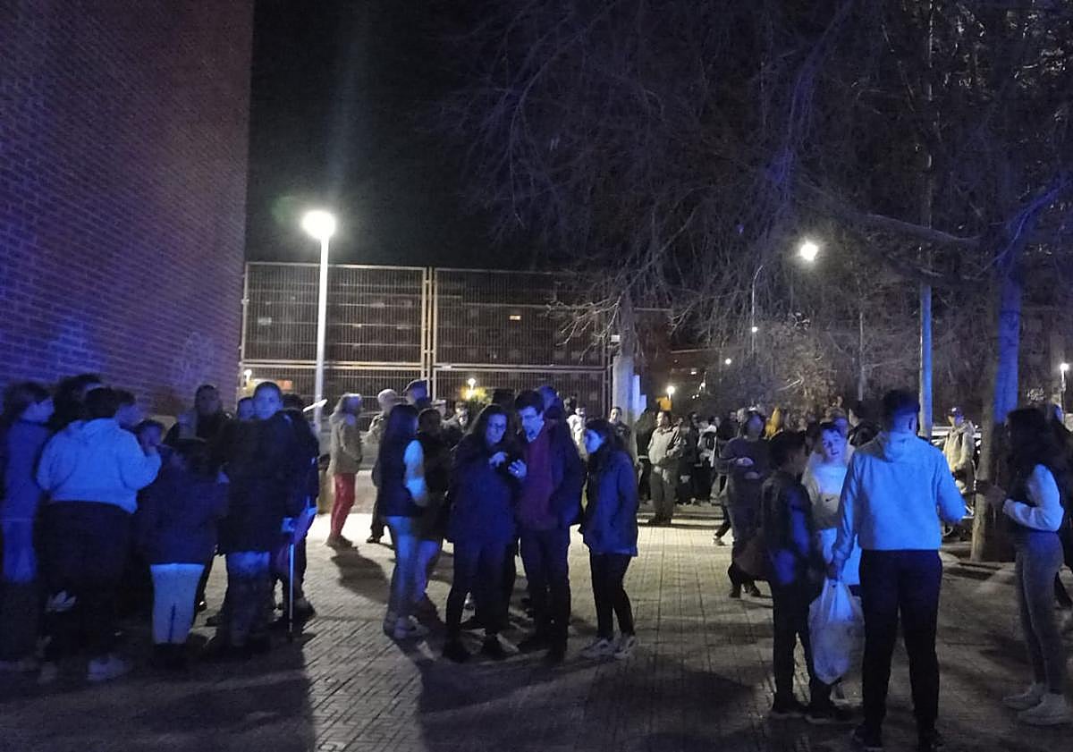 Imagen principal - Dos adolescentes en la UCI y un profesor herido tras una explosión en el laboratorio del Instituto San Fernando