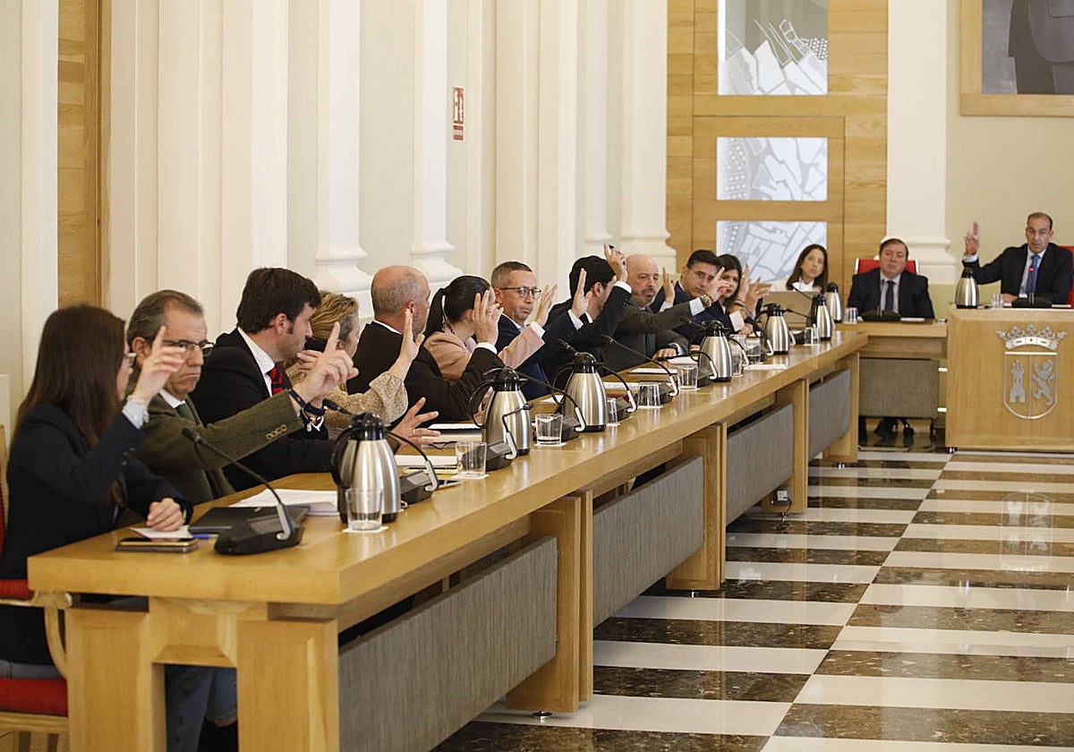 El presupuesto contó con los votos favorables del PP y Vox.