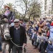 El alcalde de Cáceres confía en que el Pelele vaya en burro «igual que San Jorge va a caballo»