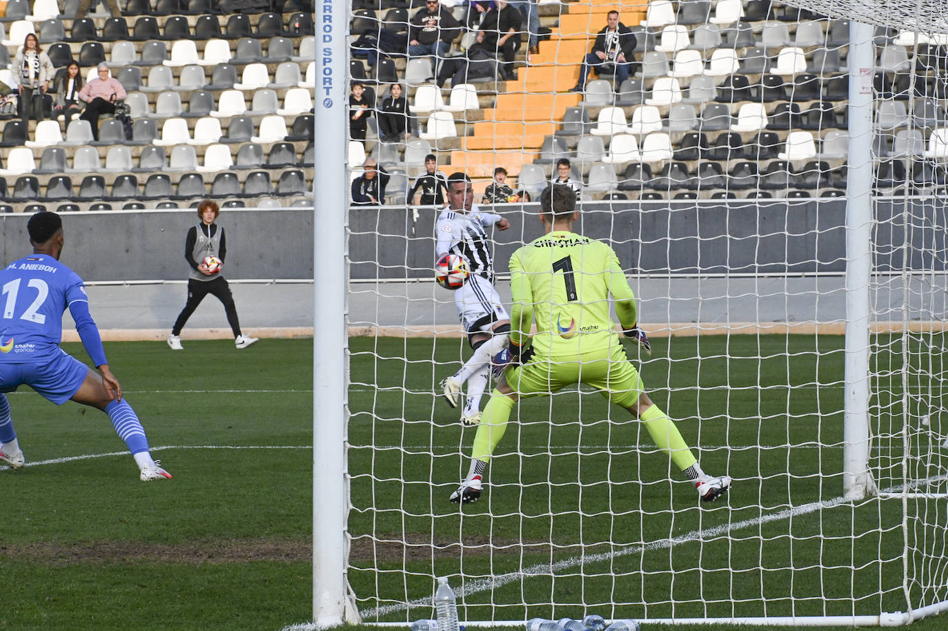 El partido entre el Badajoz y el Illescas, en imágenes