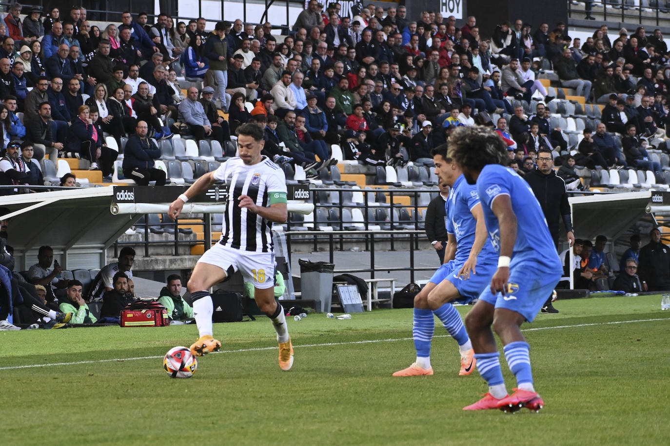 El partido entre el Badajoz y el Illescas, en imágenes