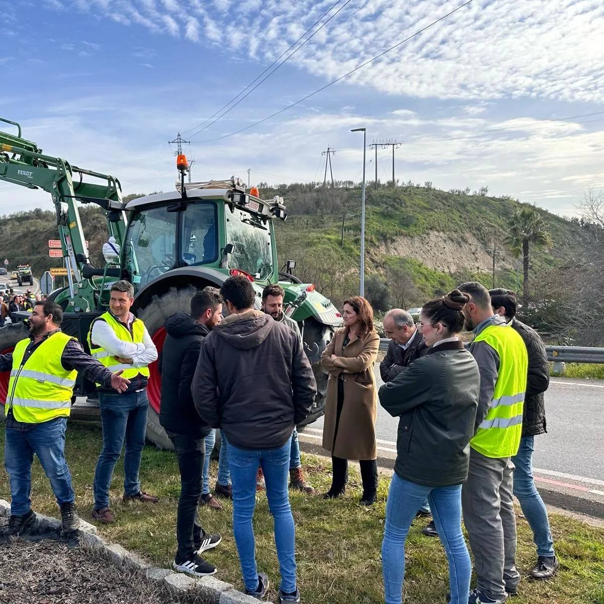 Agricultores concentrados en Coria.