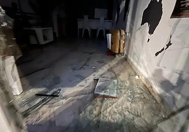 Así han quedado los negocios tras los robos.