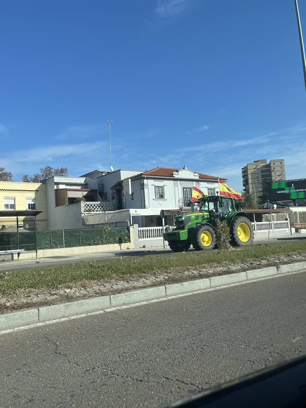 Tractores circulando por el centro de Badajoz