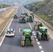 Cortadas la A-5 y la A-66 en Extremadura por las tractoradas