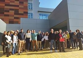 Protesta de funcionarios este martes para pedir soluciones al calor.