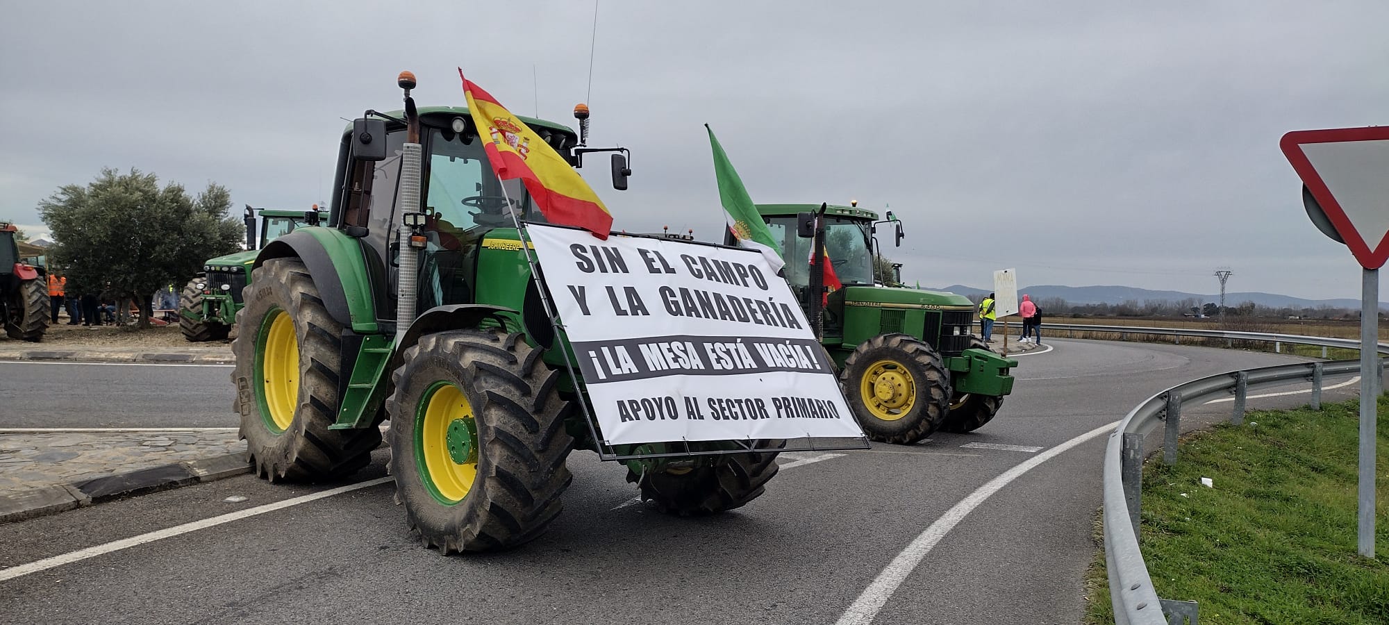La protesta en Moraleja ha cortado la Ex-109 y la EX-A1