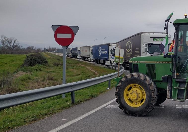 Cortes provocados por las tractoradas este jueves en Moraleja.