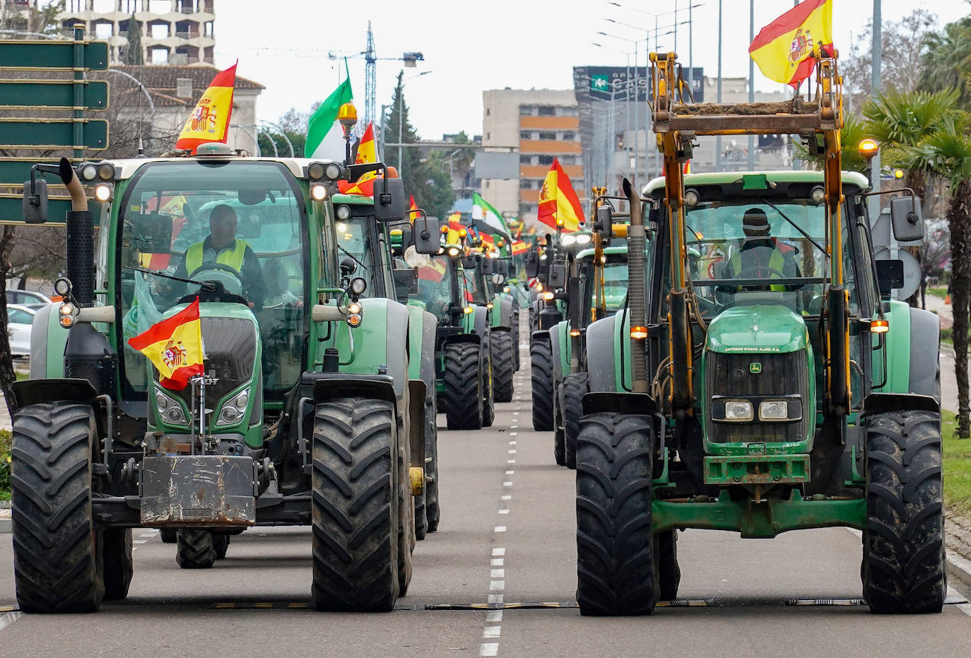 Fotos | Protesta de los agricultores este viernes en Badajoz