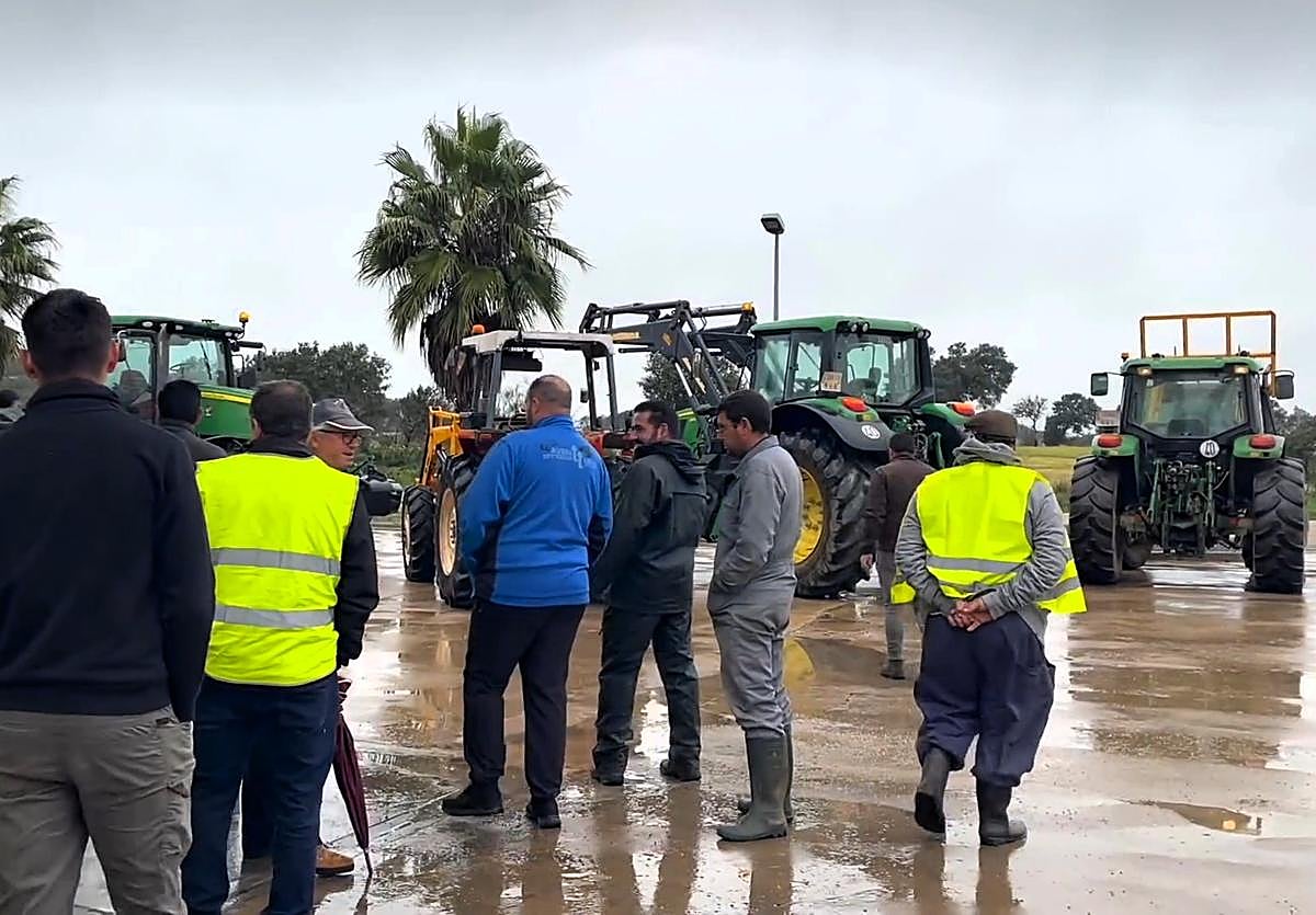 Ganaderos concetrados en la estación Repsol