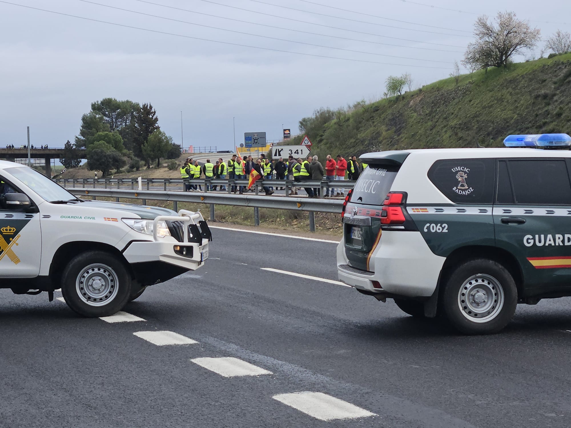 Retenciones en la A-5, a la altura de Mérida, por el corte de vía en Carija.