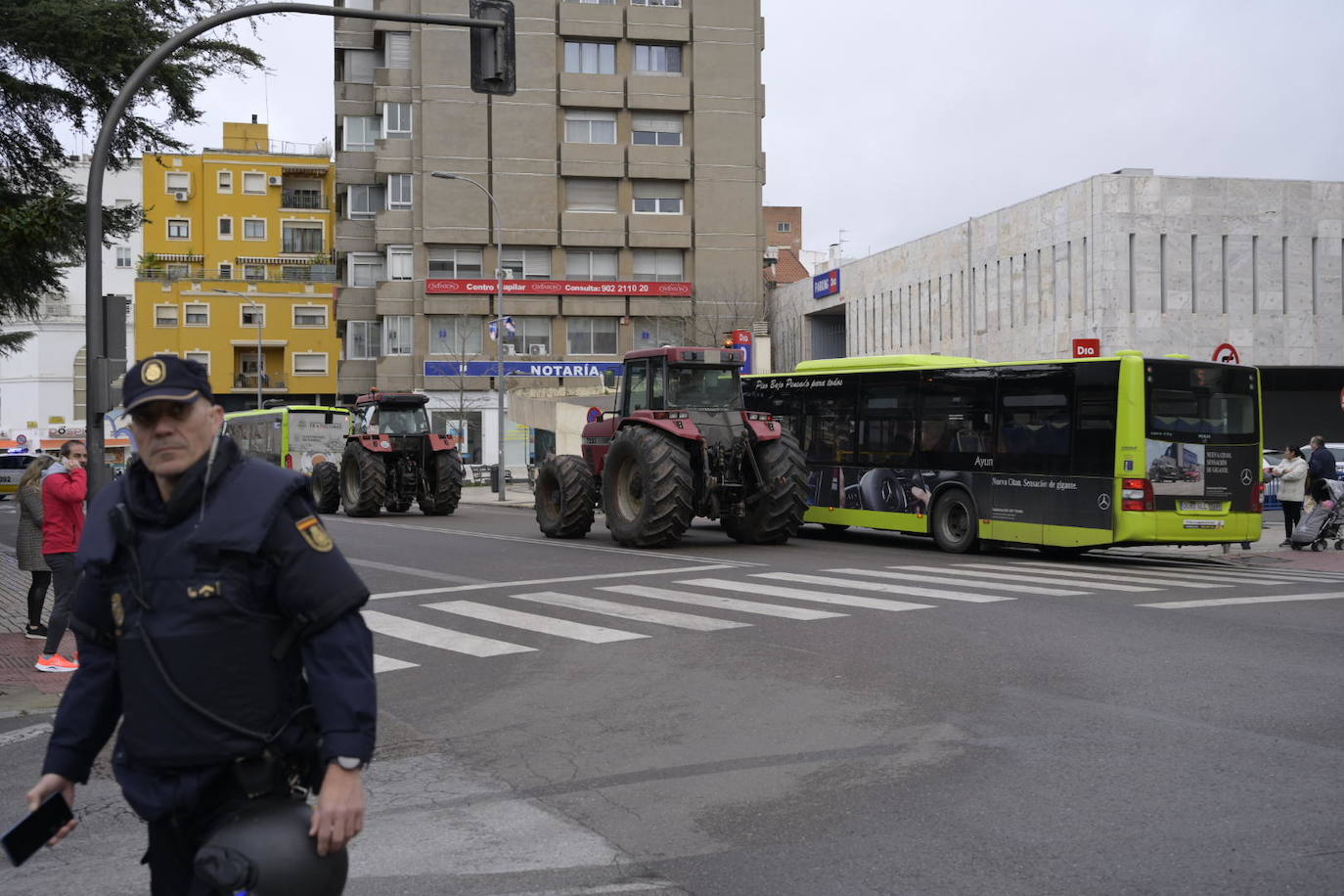 Tractores pasando por el centro de Badajoz.