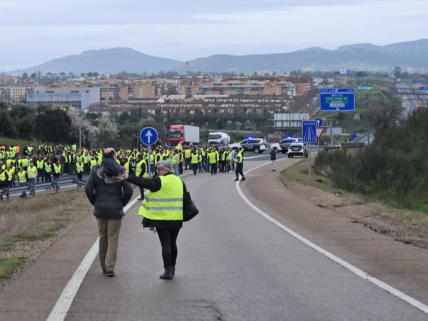 Retenciones en la A-5, a la altura de Mérida, por el corte de vía en Carija.