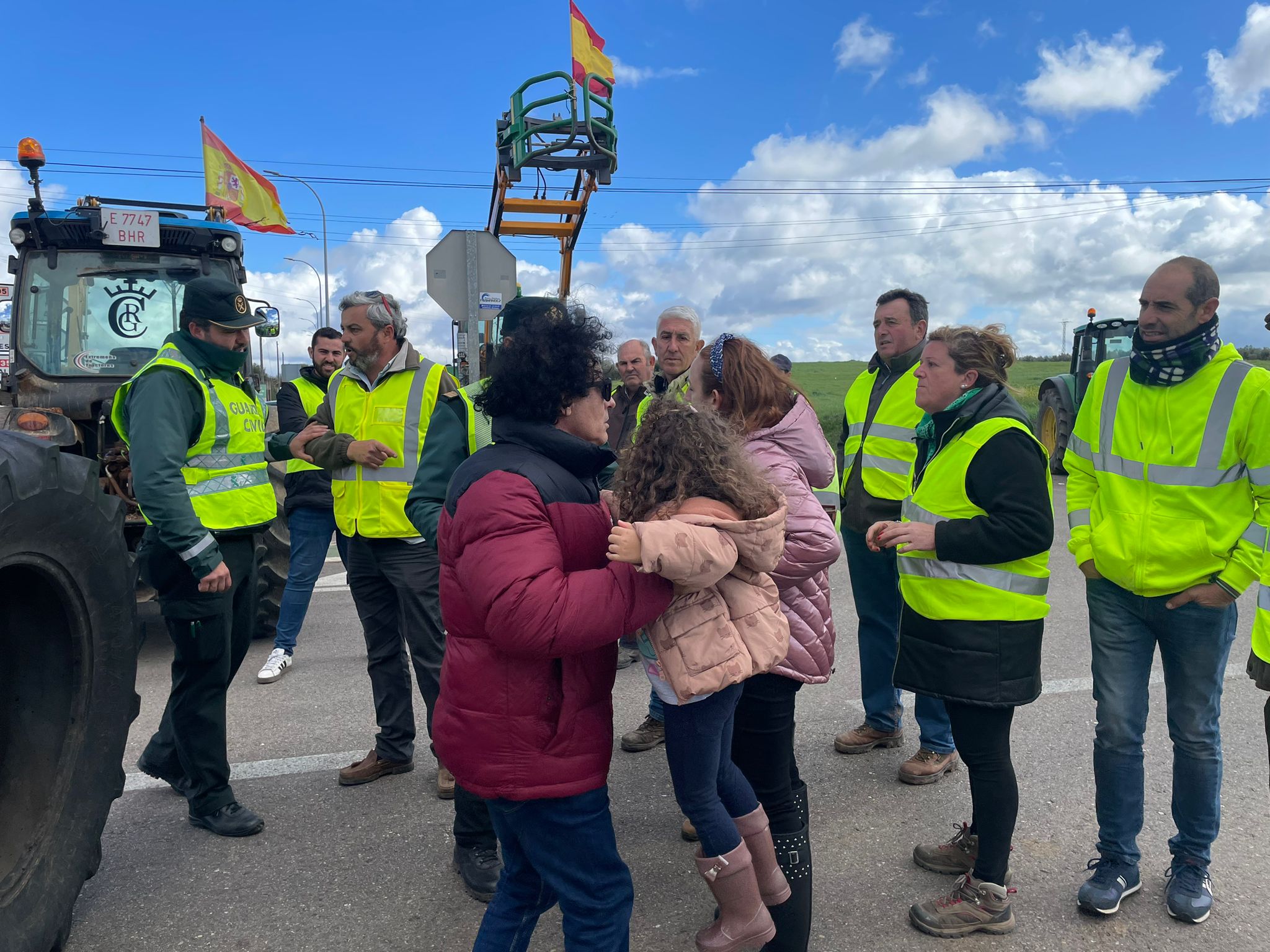 Conductores discuten en Almendral.