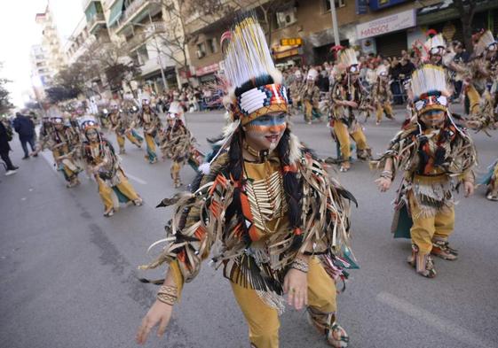 Las comparsas infantiles del Carnaval de Badajoz 2024 han empezado a desfilar a las 16.00 horas desde la avenida Europa.