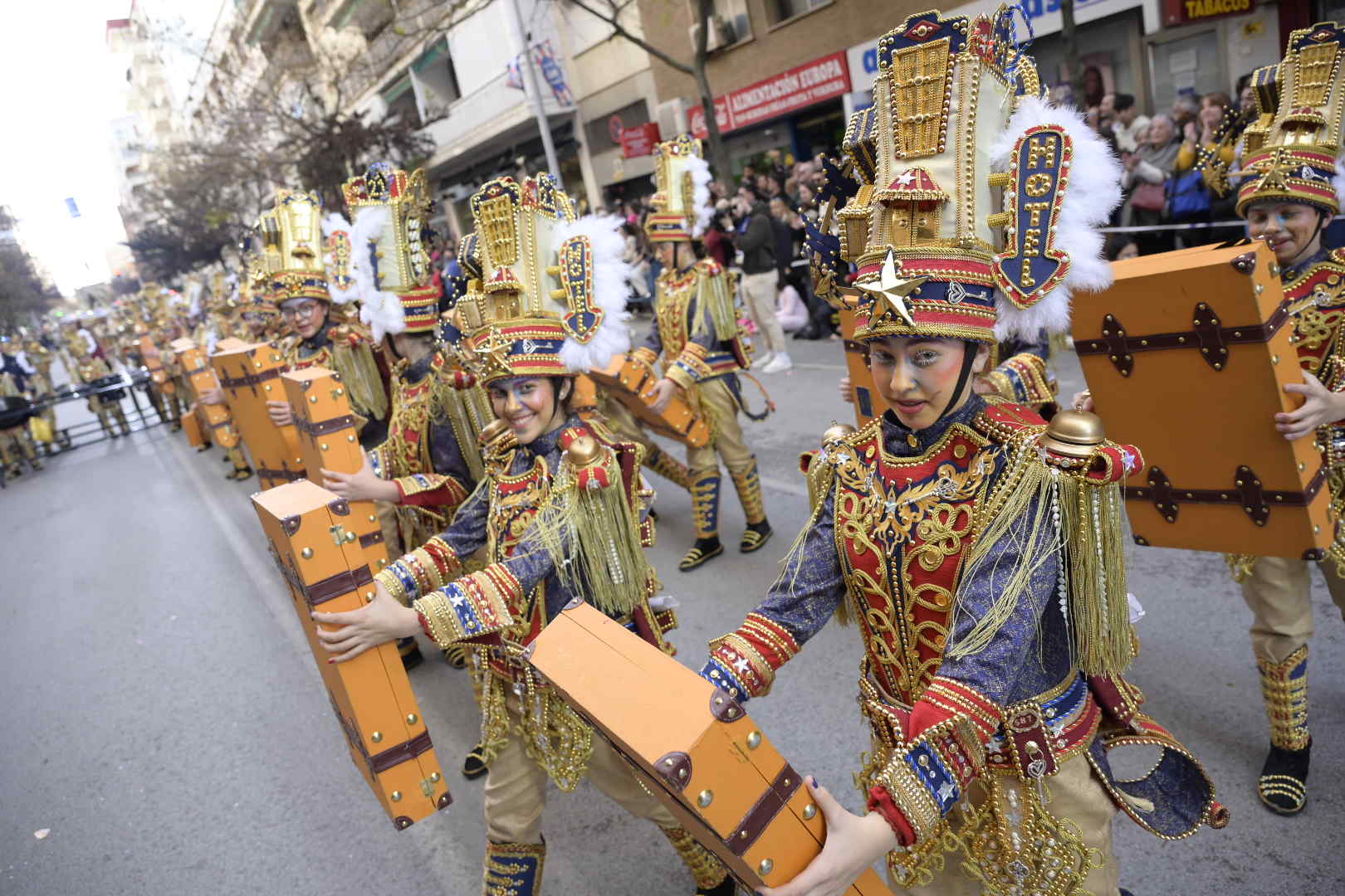 Las mejores imágenes del colorido desfile infantil del Carnaval de Badajoz 2024 (I)