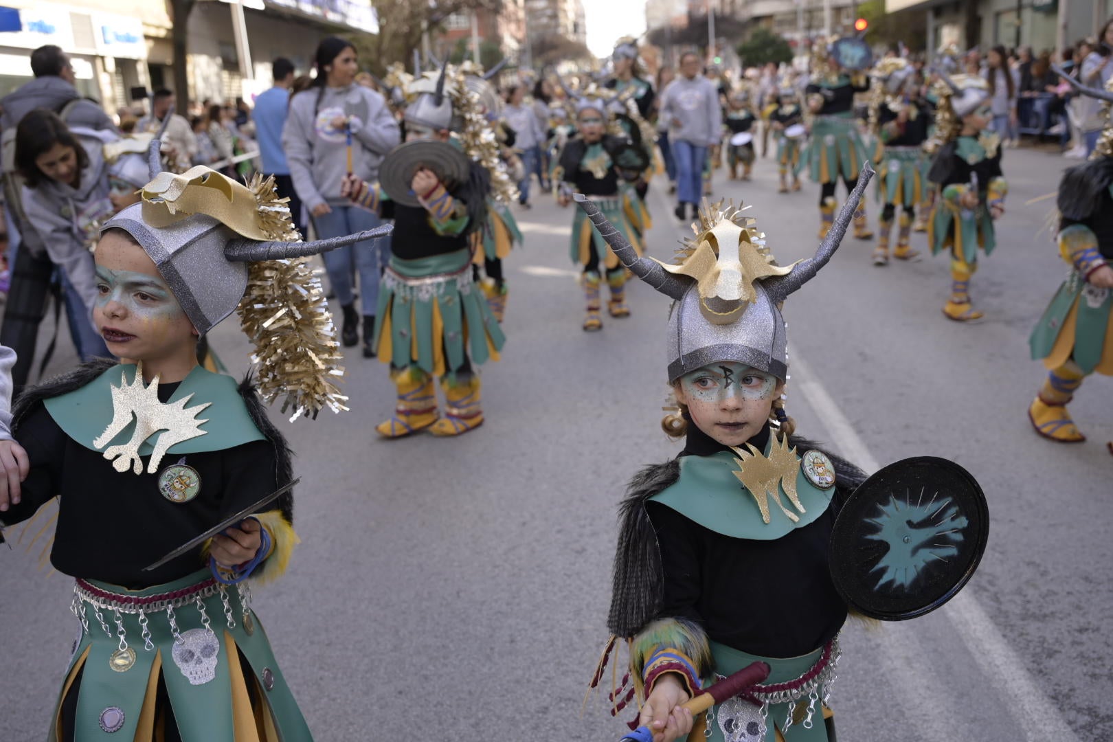 Las mejores imágenes del colorido desfile infantil del Carnaval de Badajoz 2024 (II)