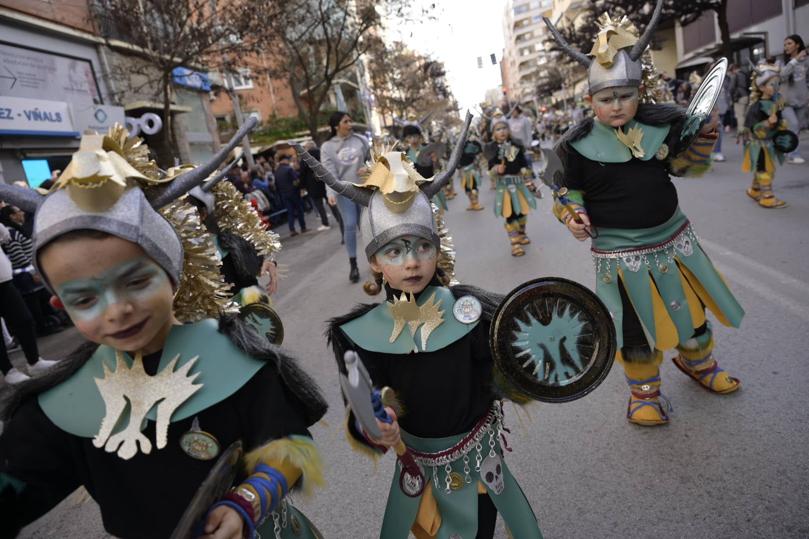 Las mejores imágenes del colorido desfile infantil del Carnaval de Badajoz 2024 (II)